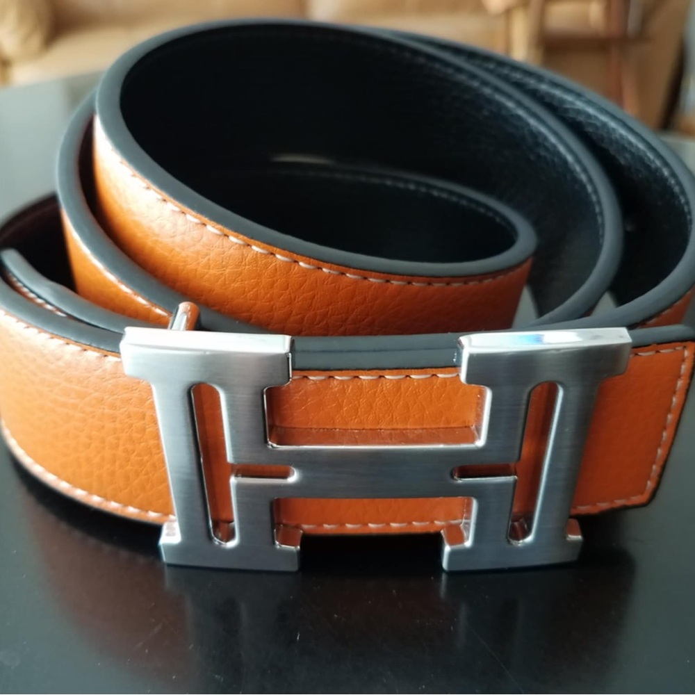 Chic Belt with Silver Buckle with Timeless Appeal